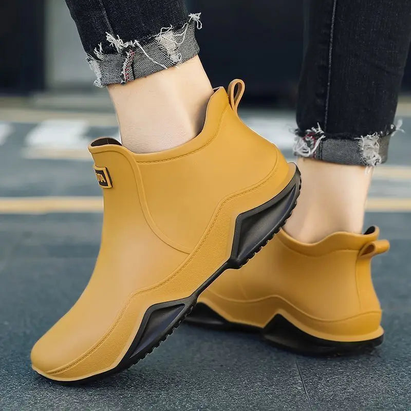 Fashion rubber rain boots for men and women rain shoes, outdoor fishing waterproof shoes, stylish outdoor wear rain boots
