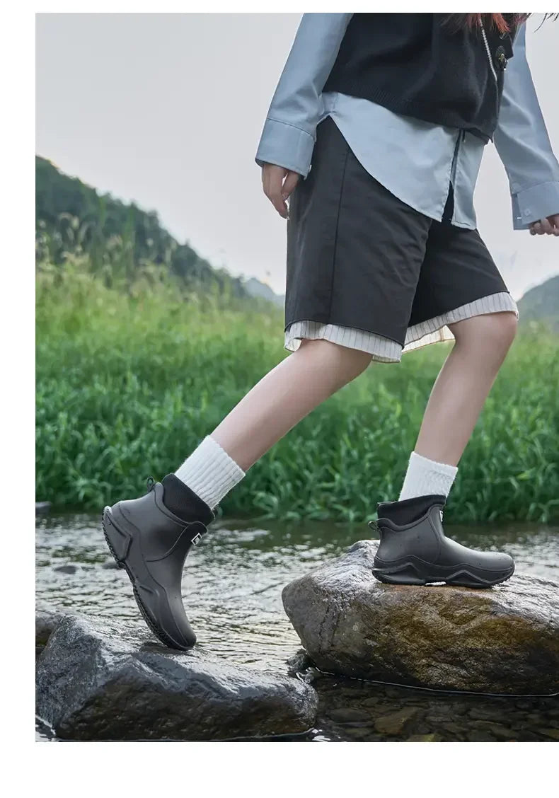 Winter Windproof Cotton Rain Boots Men Warm Light Ankle Rainboots Fashion Black Slip on Rain Shoes Men Waterproof Work Boot 2024