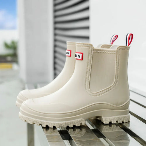 1 Pair of Women's Short Rain Boots Pvc Non-Slip Water Shoes Outdoor Waterproof Shoes Women's Fashionable Water Boots
