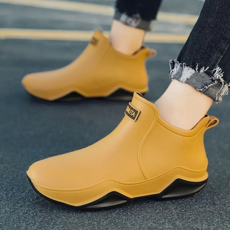 Fashion rubber rain boots for men and women rain shoes, outdoor fishing waterproof shoes, stylish outdoor wear rain boots