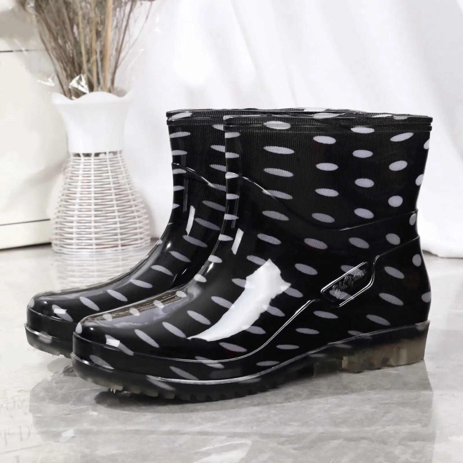 Black Polka Dots Women's Rain Shoes Waterproof And Non-slip Kitchen Work Rubber Shoes Pvc Short Tube Rain Boots Summer Shoes