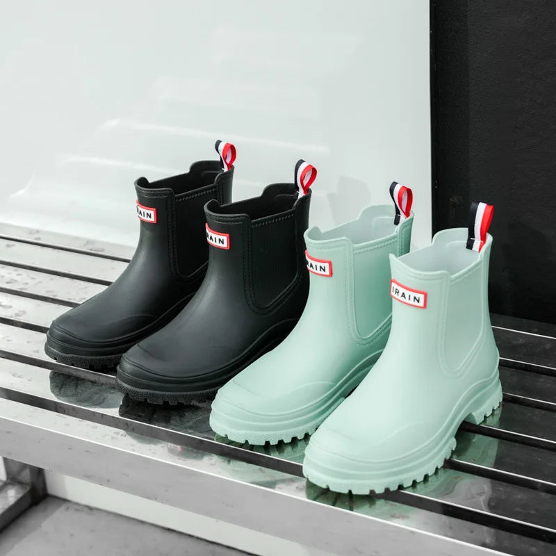 1 Pair of Women's Short Rain Boots Pvc Non-Slip Water Shoes Outdoor Waterproof Shoes Women's Fashionable Water Boots