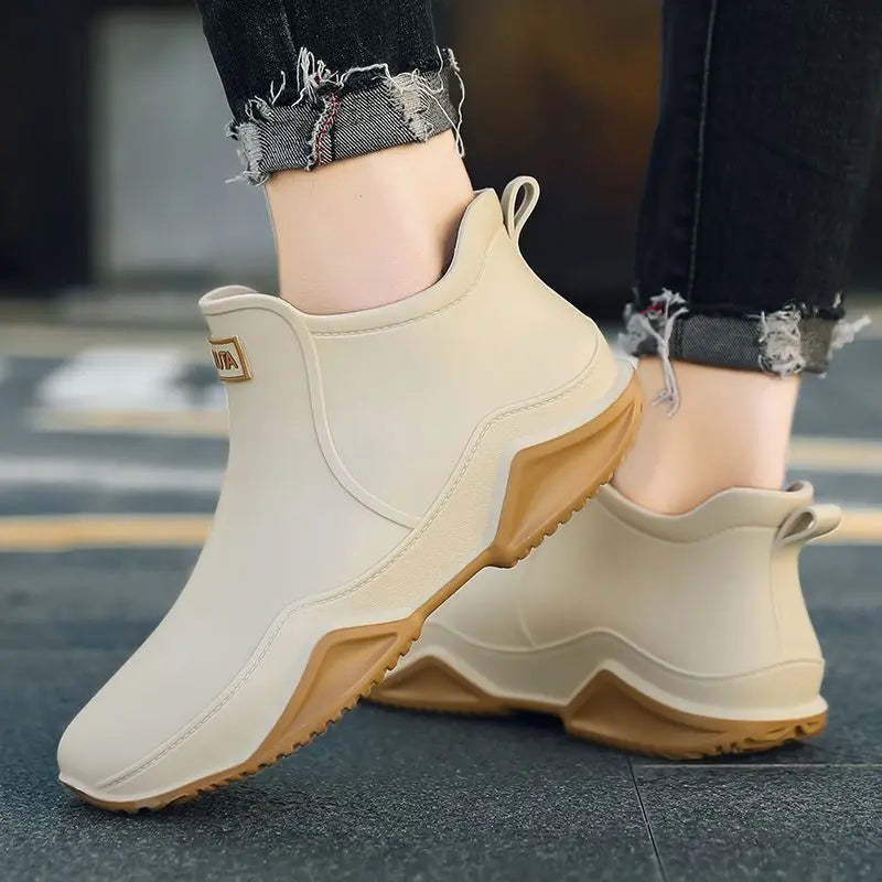Fashion rubber rain boots for men and women rain shoes, outdoor fishing waterproof shoes, stylish outdoor wear rain boots